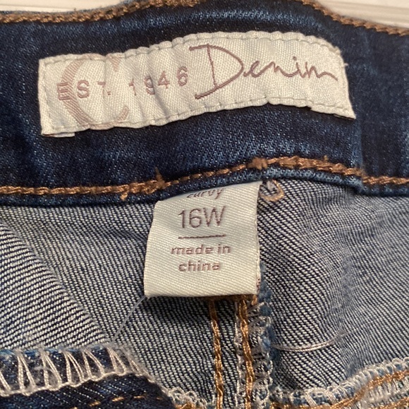 Brand New Cato Dark Wash, Curvy, Denim Shorts…size 16W & (2) 18W - Picture 3 of 8